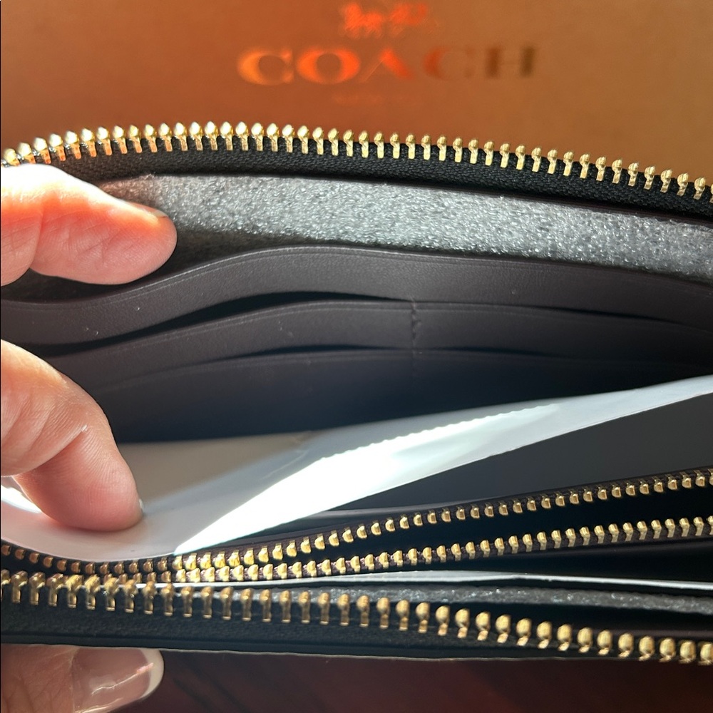 COACH style with the Boxed Slim Accordion Zip Wallet. Black/Red/orange, NWT - Picture 8 of 13